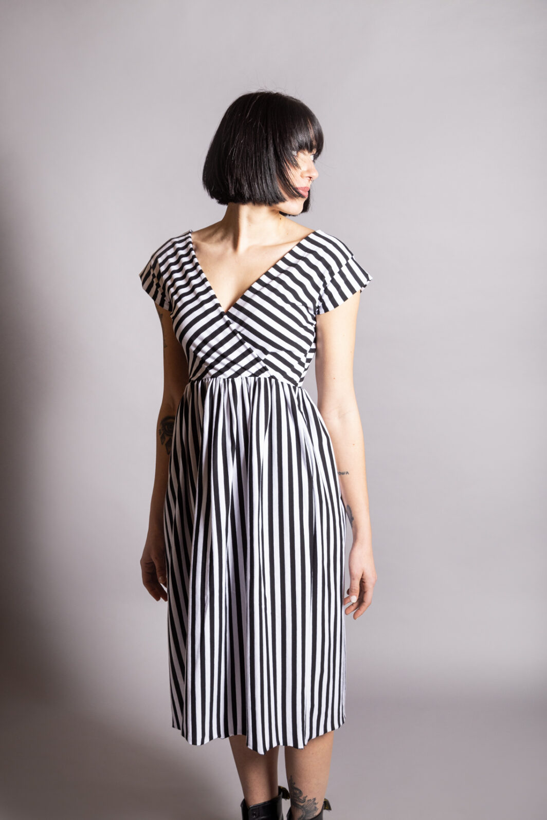 beclò made in italy dress abito midi scaldacuore tasche laterali righe stripes black white nero bianco peggy